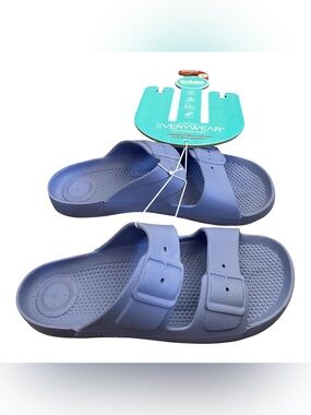 New totes made with Everywear Technology rubber sandals men’s size 8